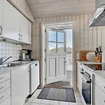 Awesome In With Kitchen 펜션
