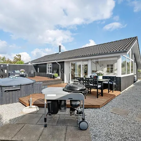 Casa vacanze Awesome In With Kitchen Rønde