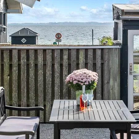 2 Bedroom Front In Rønde