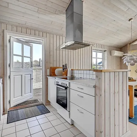 2 Bedroom Front In Prázdninový dům